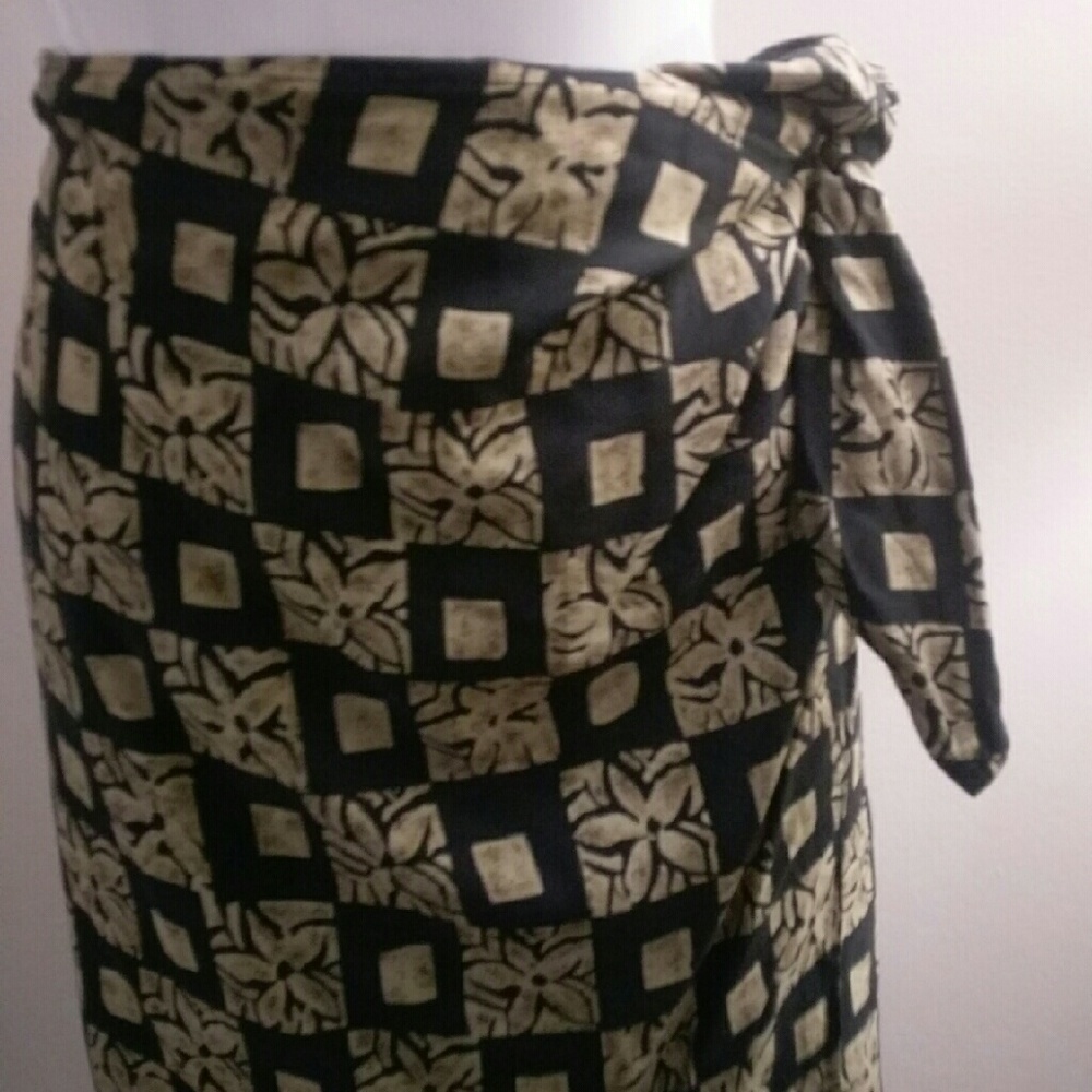 100% SILK THE LIMITED WRAP SKIRT LARGE