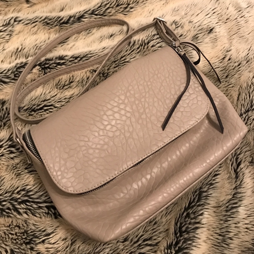 Beautiful gray spacious UO purse.
