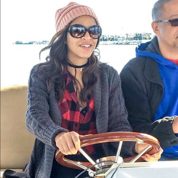 Meet your Posher, Simone - Picture 2 of 2