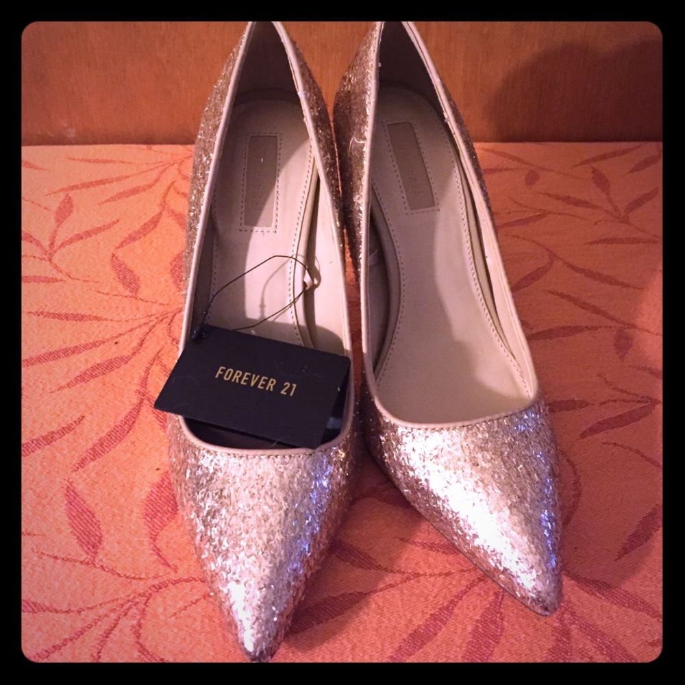 Forever 21 Gold Heels Size 7. Brand New.