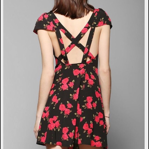 Urban Outfitters Dresses & Skirts - Kimchi Blue cross back floral dress