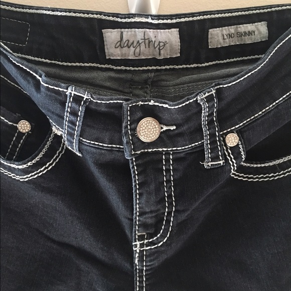 Daytrip Dark Wash Jeans - Picture 3 of 6