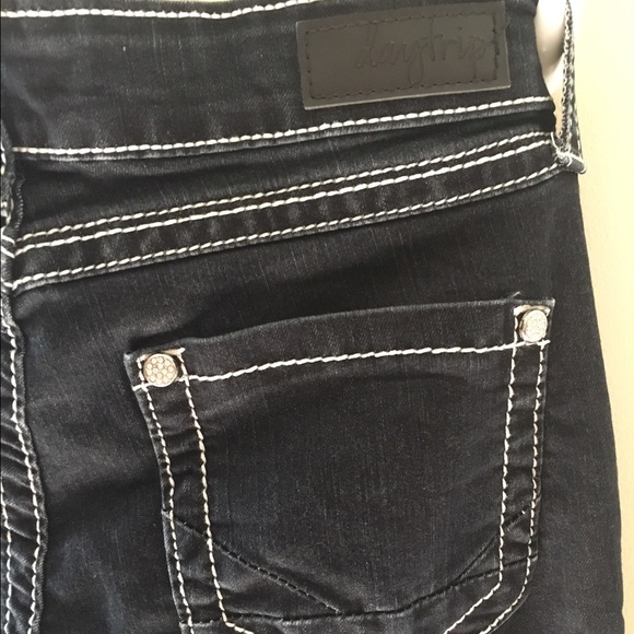 Daytrip Dark Wash Jeans - Picture 5 of 6