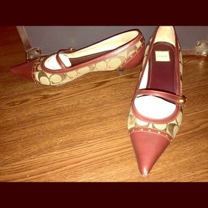 👉FINAL MARKDOWN Coach size 8 kitten heel