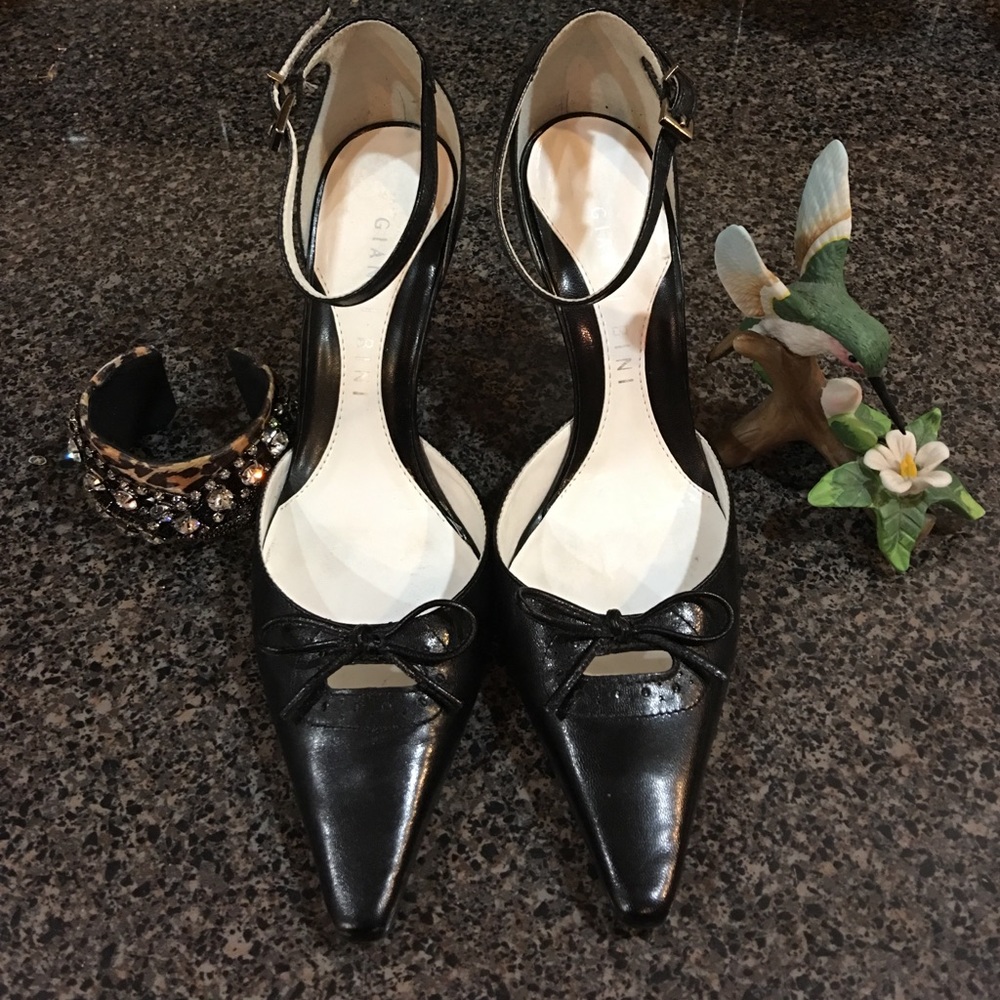 💋Gianni Bini Black Leather Strap Pumps💋