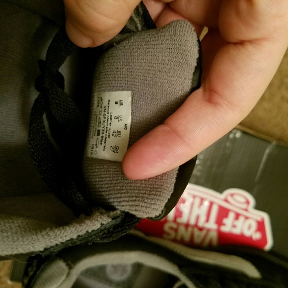 SOLD Men's Vans - Picture 3 of 4