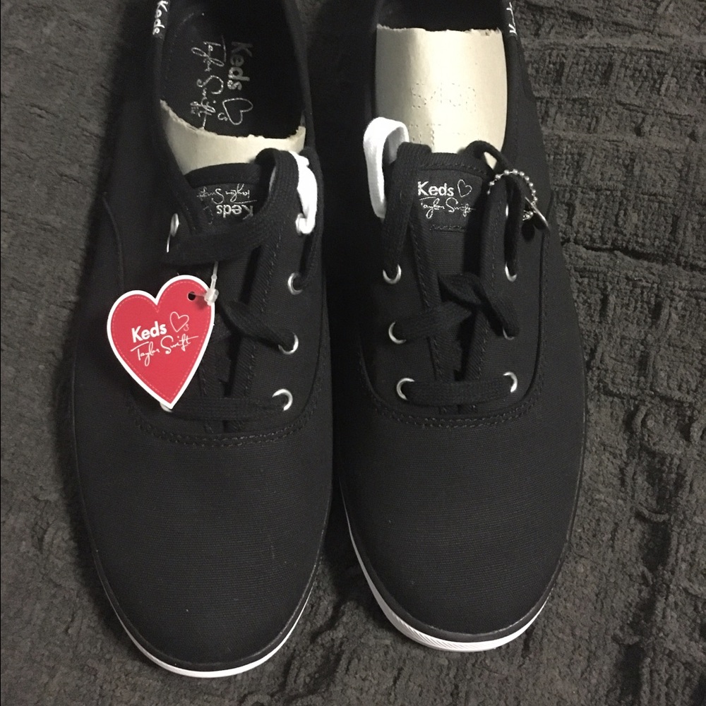 BRAND NEW TAYLOR SWIFT "SNEAKY CAT" KEDS