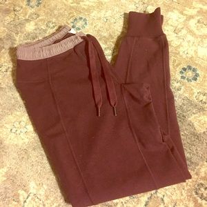Lululemon size 6 joggers!