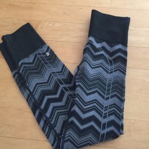LULU LEMON black and grey chevron leggings