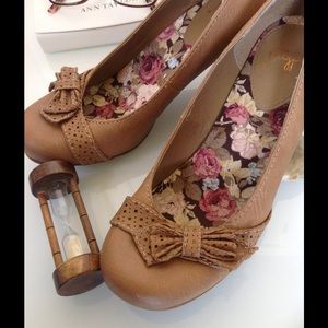 Jelly pop tan pumps