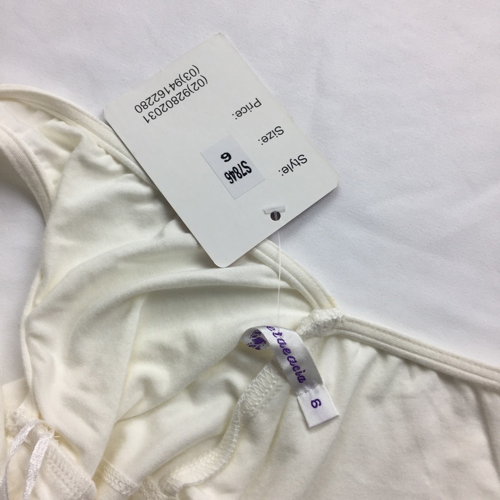 🌸5 for $20🌸 White Criss-Cross Crop Top - Picture 5 of 6
