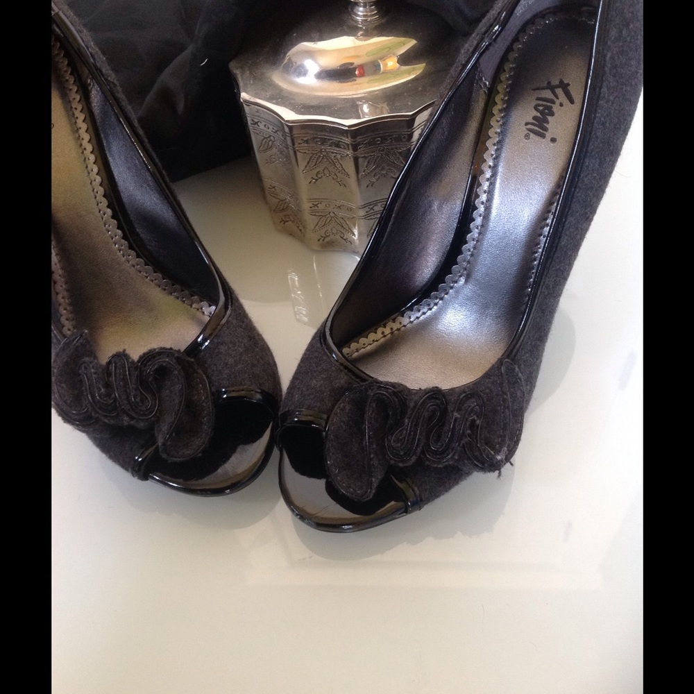 Fioni grey wool & patent peep toe ruffle pumps.