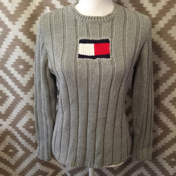 Tommy Hilfiger Sweaters - Tommy Hilfiger 90s Logo Gray Flag Sleeve Sweater!