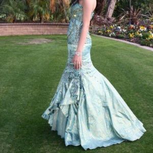 Prom mermaid Dress size 8, runs small