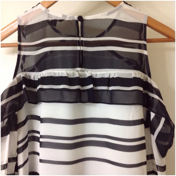 GUESS Cold Shoulder Blouse Black White Stripes Size Small - Picture 6 of 7