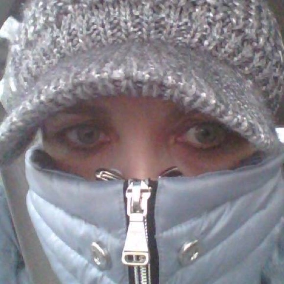 Hi! I'm from NYC but I also travel to L.A. a lot - Picture 2 of 3