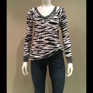 Double V-Neck Zebra Top (from Buckle)