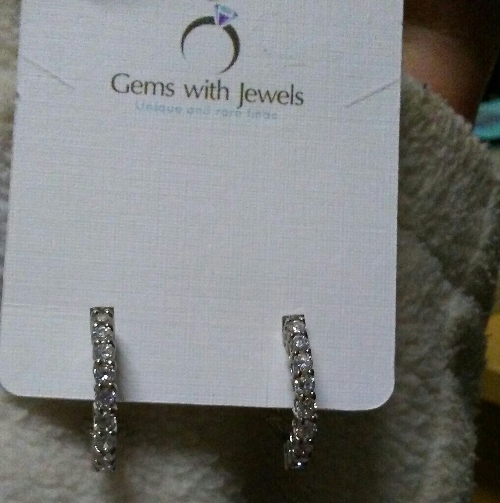 .925sterling silver swarvarki crystal earrings