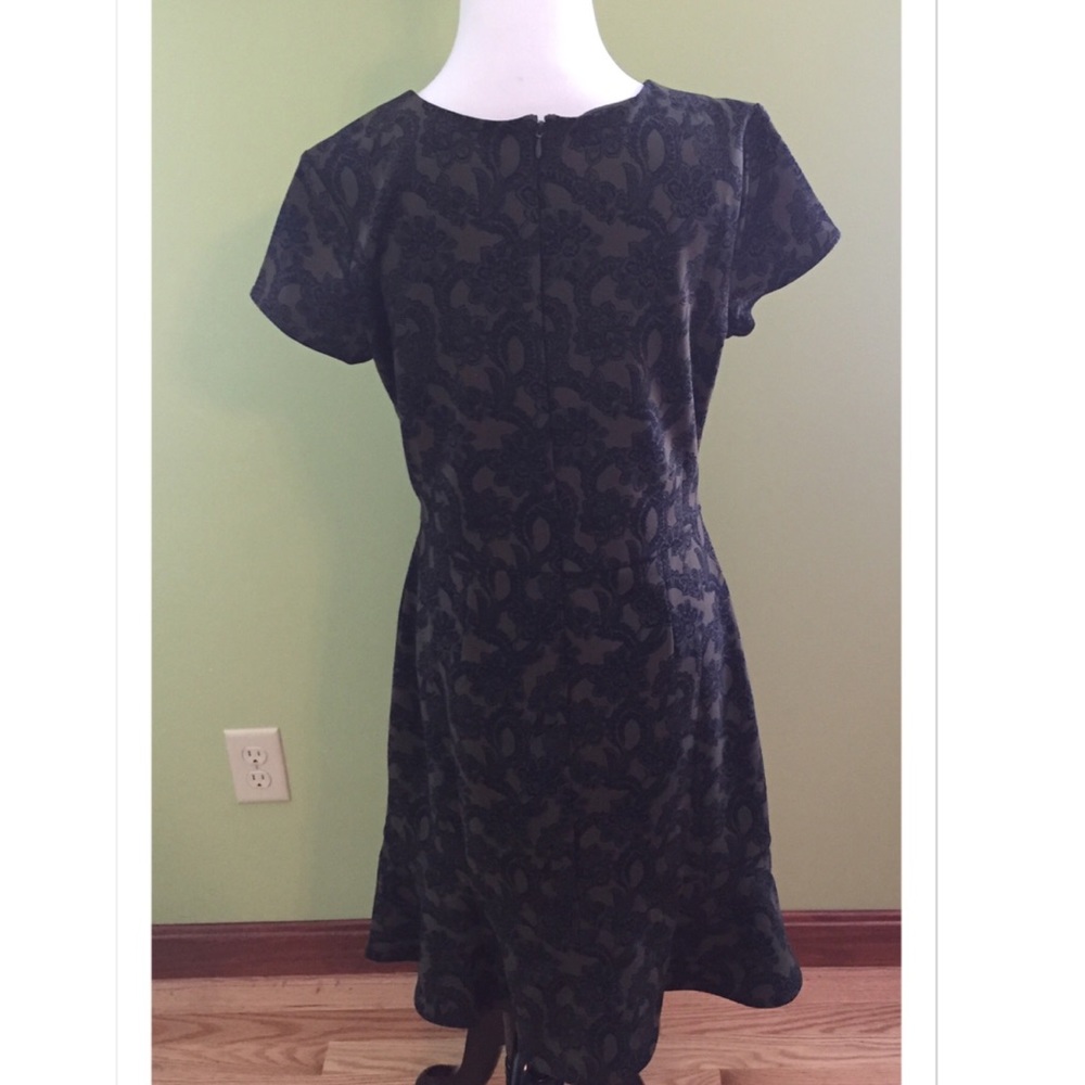 Banana Republic Floral Sheath Dress w Flare Skirt - Picture 2 of 5