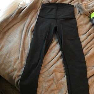 Lululemon wonder under crops