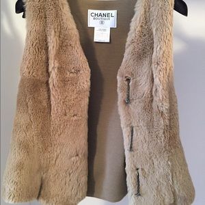 Authentic Chanel Vest Genuine fur, Mint condition