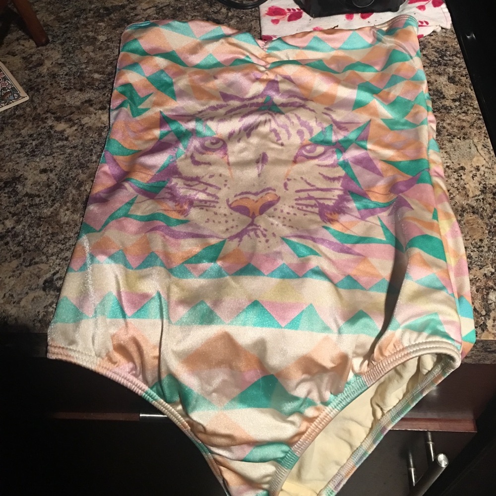 ONE PIECE INSIGHT BATHING SUIT GEOMETRIC PRINT