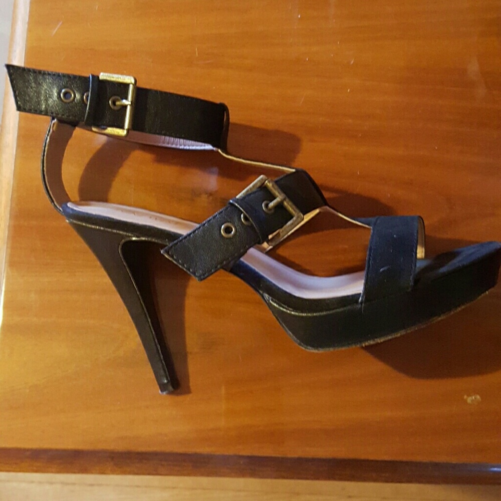 Strappy  heels Sz. 9.5