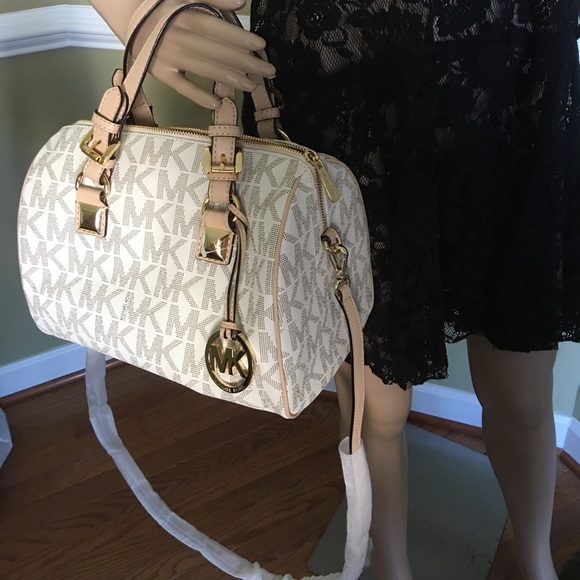 Michael Kors Handbags - Gorgeous Medium Grayson New price firm 💐