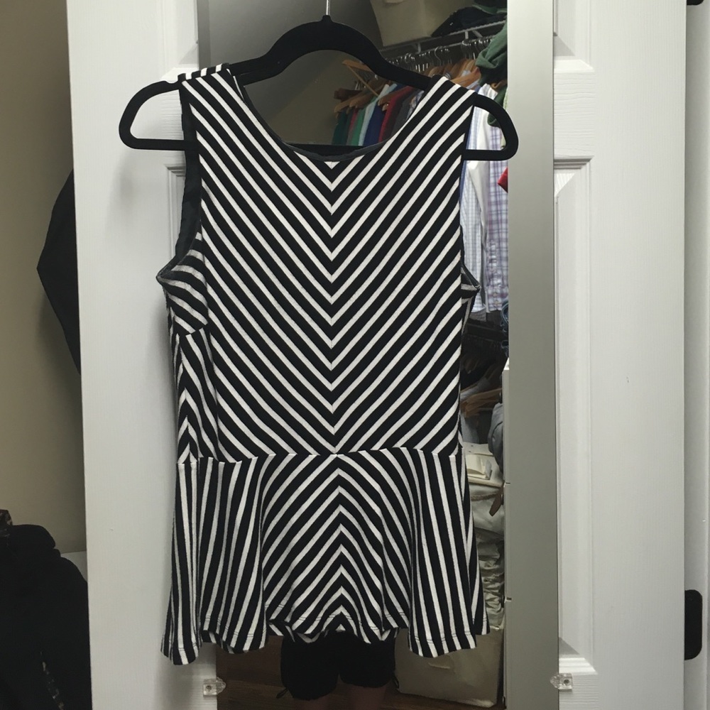 Black & white peplum top size 8