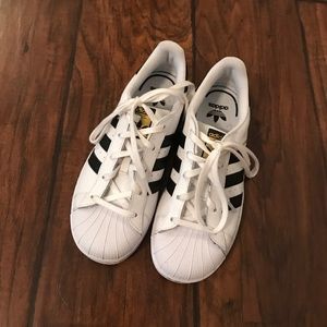 Adidas superstars