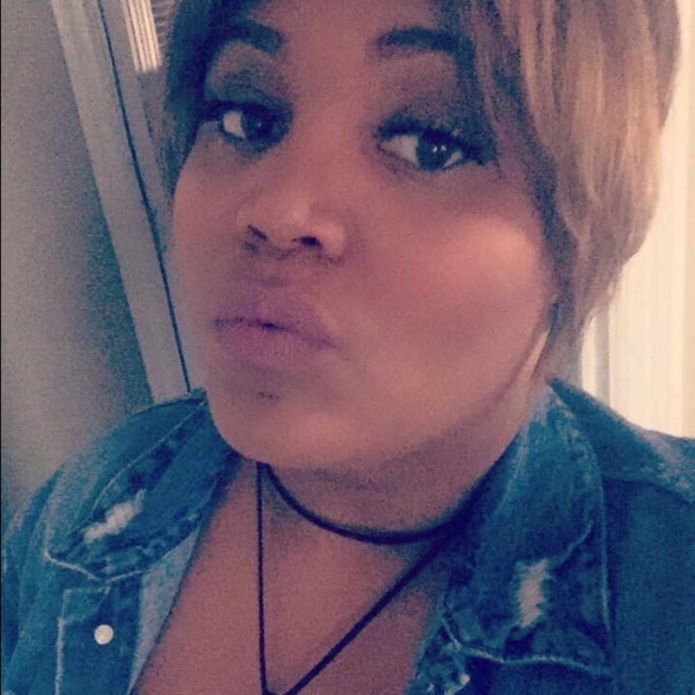 Meet your Posher, Monica