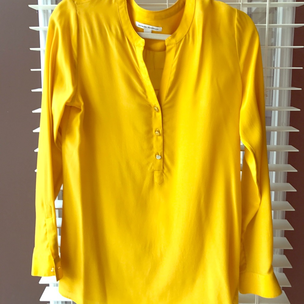Banana Republic Yellow 100% silk blouse - Size S