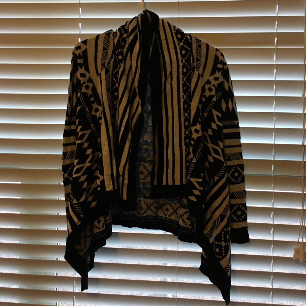 Red Camel (Belk) black and white printed cardigan