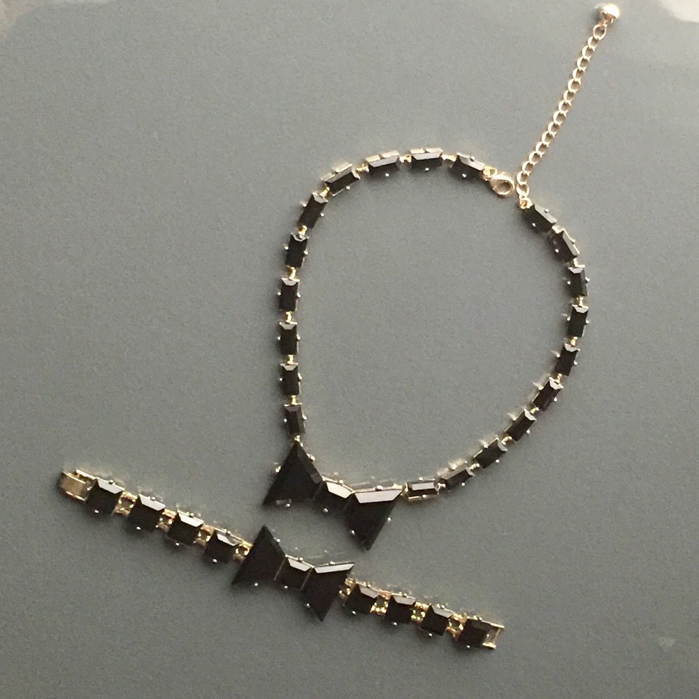 Beautiful ribbon necklace and bracelet set