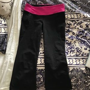 Super cute Lulu crops! Never worn💕