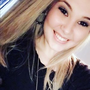 Meet your Posher, Holly
