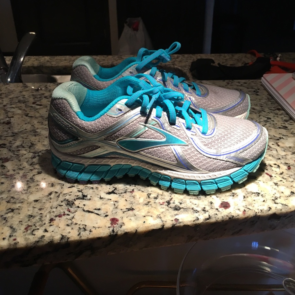 Brooks adrenaline gts 16 running shoes