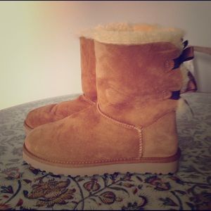 Bailey Bow Chestnut Uggs