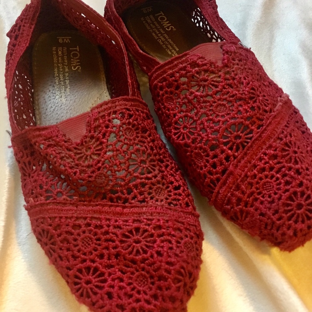 Red Cutout Toms, Size 9