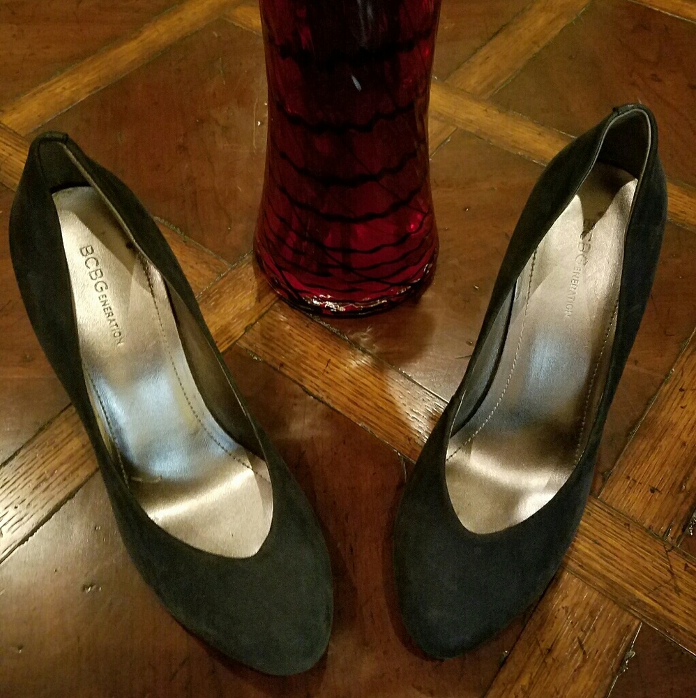 Bcbg navy suede heels size 8.5