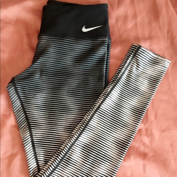 Nike leggings - Picture 3 of 4