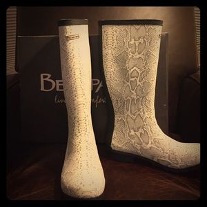 Bearpaw Snake Print Rainboots