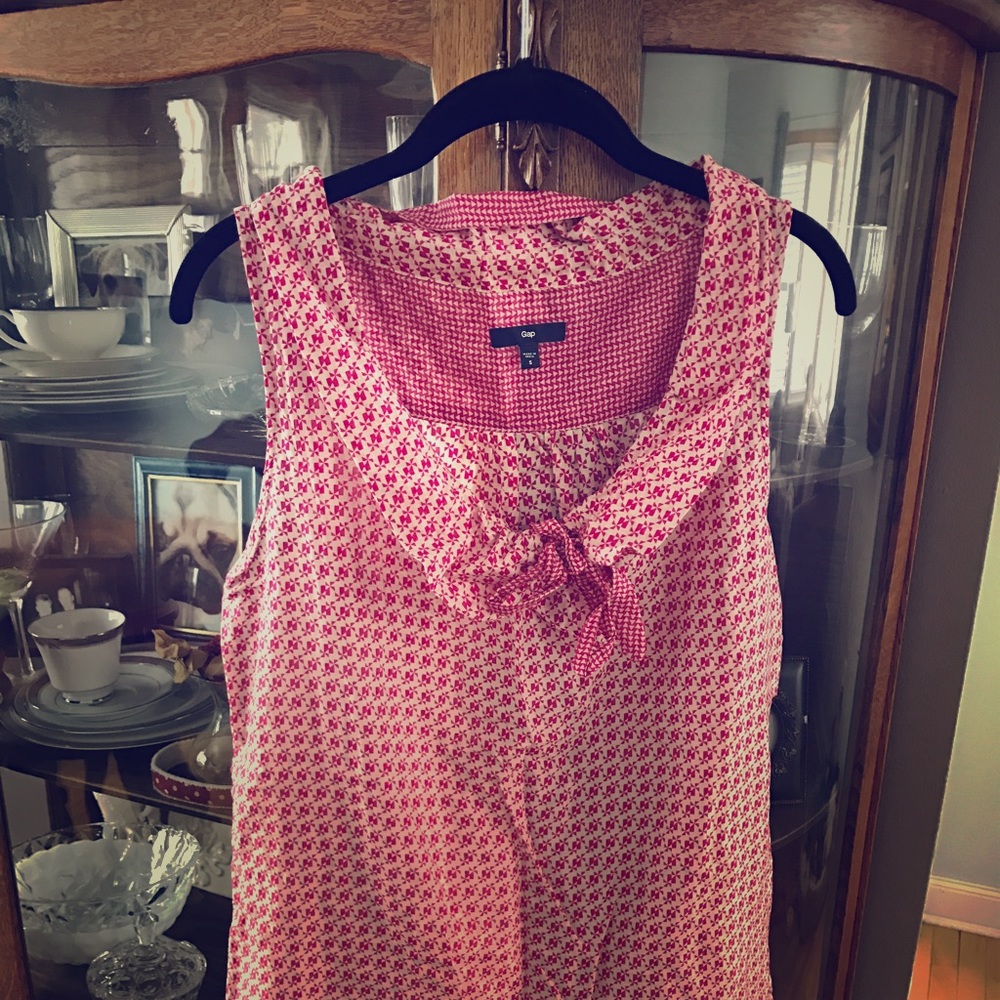 Gap sleeveless blouse