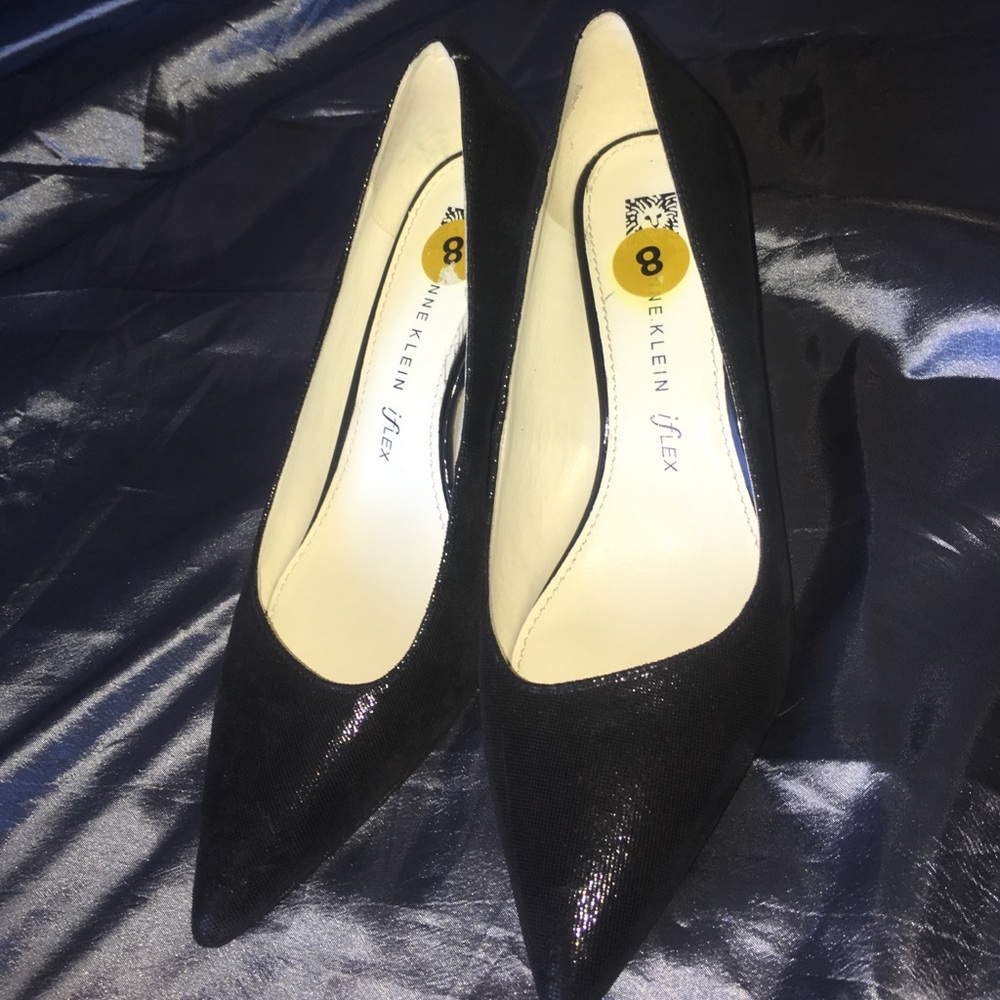 ANNE KLEIN SHINY BLACK SHOES