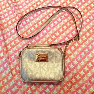 Michael Kors rose gold crossbody😊