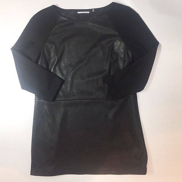 T Tahari Tops - 😍SALE😍T Tahari Black Tunic shirt