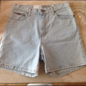 NWT Calvin Klein Jean Shorts, size 8