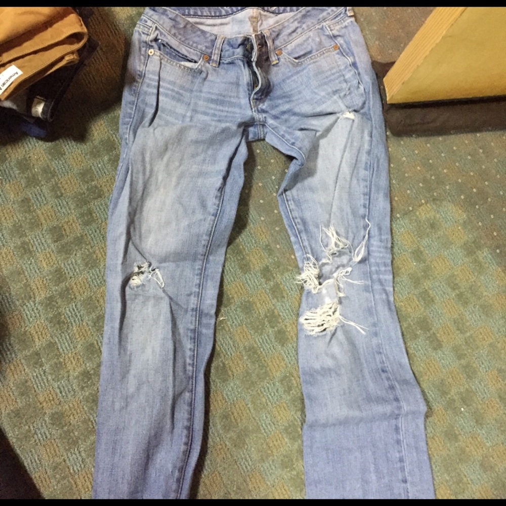 American eagle low rise distressed jeans
