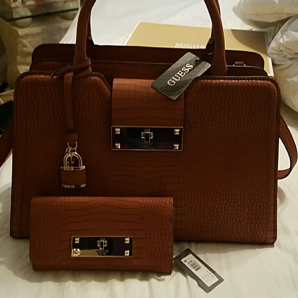 Guess pebble leather large purse with wallet