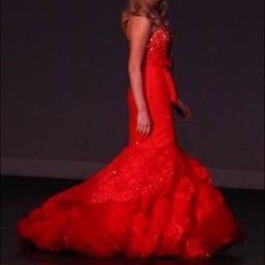 Red Sherri Hill size 2 prom/pageant dress